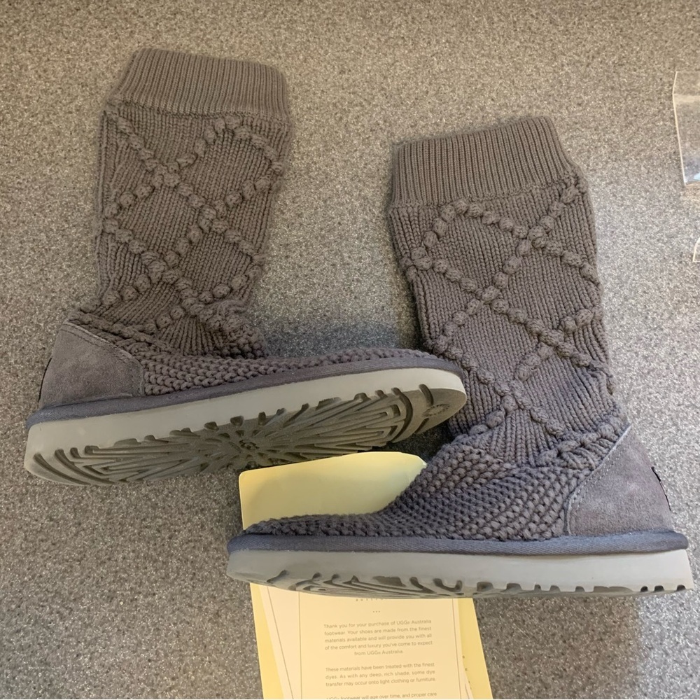 UGG Classic Argyle Knit boots sweater-like texture Never Worn Gray Size 6